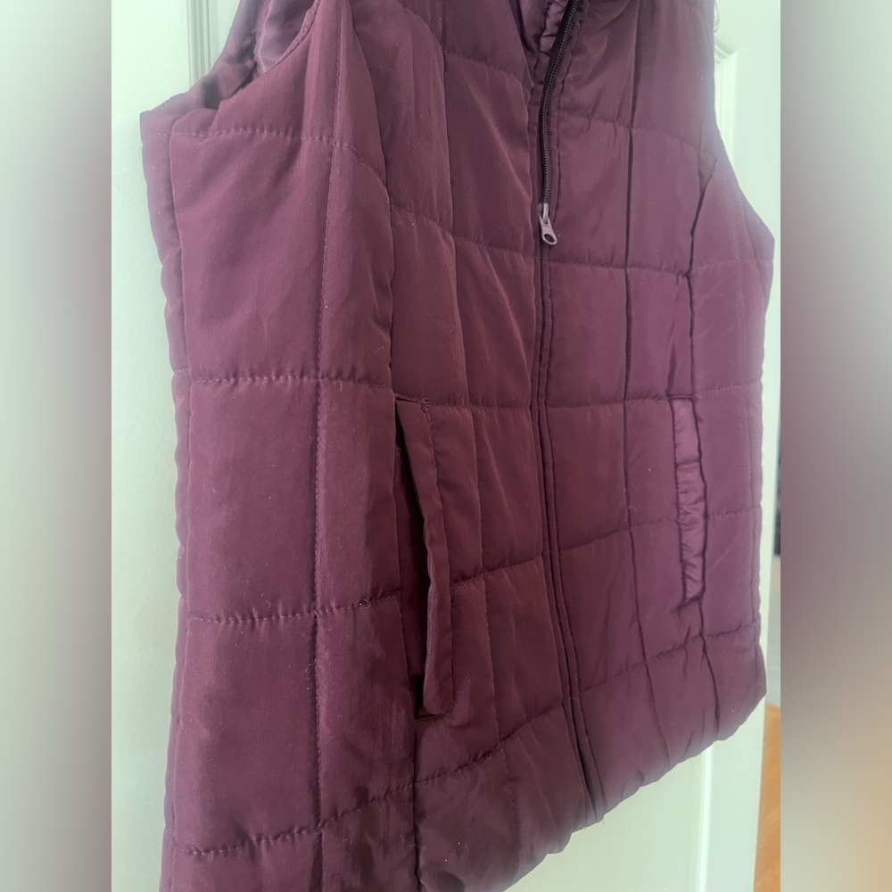 New York & Company Cranberry Quilted Vest Women’s Size Medium - Picture 6 of 15